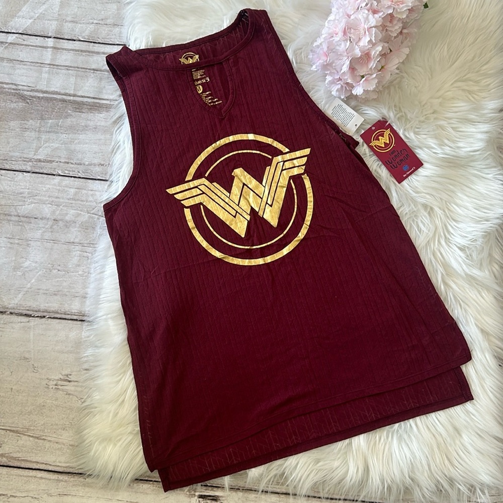 Her Universe Wonder Woman Sleeveless Top Size Medium